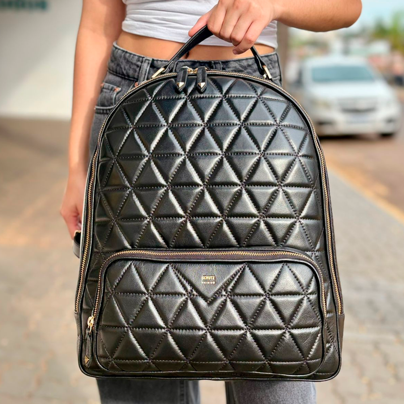 Mochila Schutz New 944 Matelassê Couro 