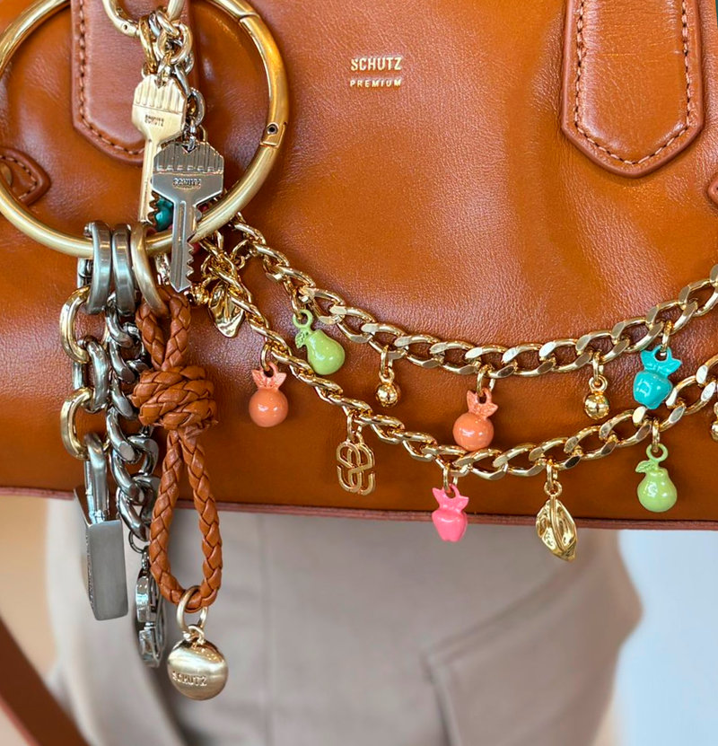Bolsa Schutz Shoulder Charms Camel