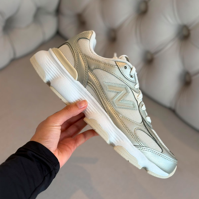 Tênis New Balance 603 Bege/Ouro