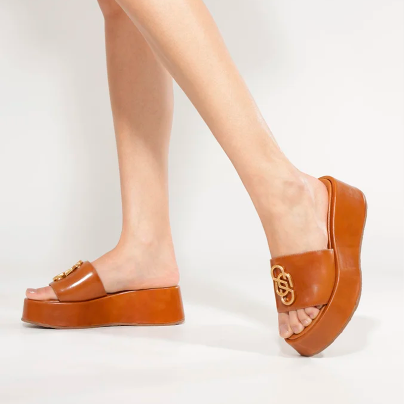 Sandália Schutz Flatform Logo Caramelo
