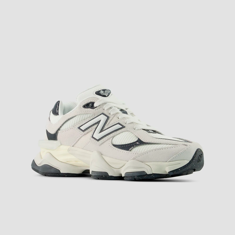 Tênis New Balance 9060 Off White com Detalhes