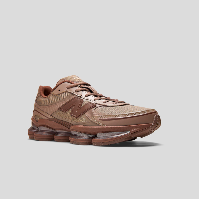 Tênis New Balance 2000L Marrom