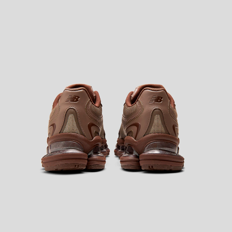 Tênis New Balance 2000L Marrom
