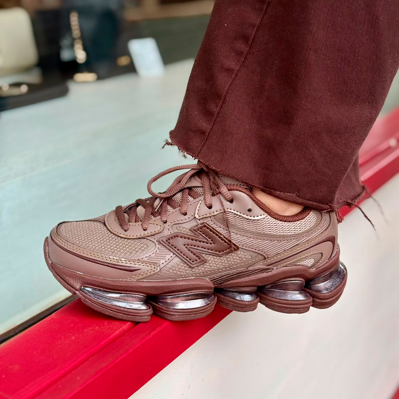 Tênis New Balance 2000L Marrom