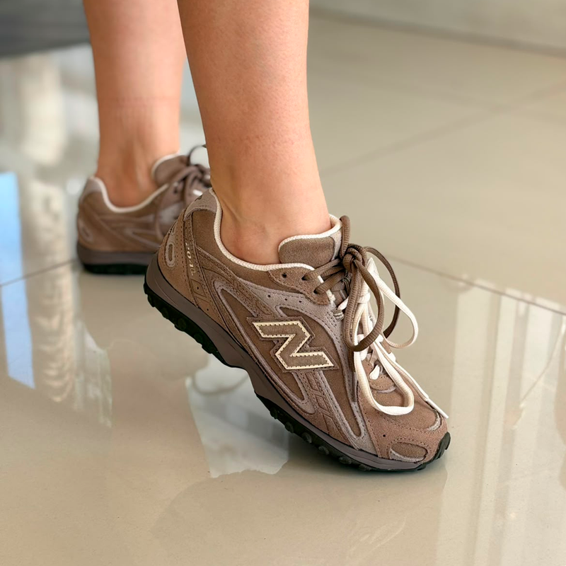Tênis New Balance 204L Marrom