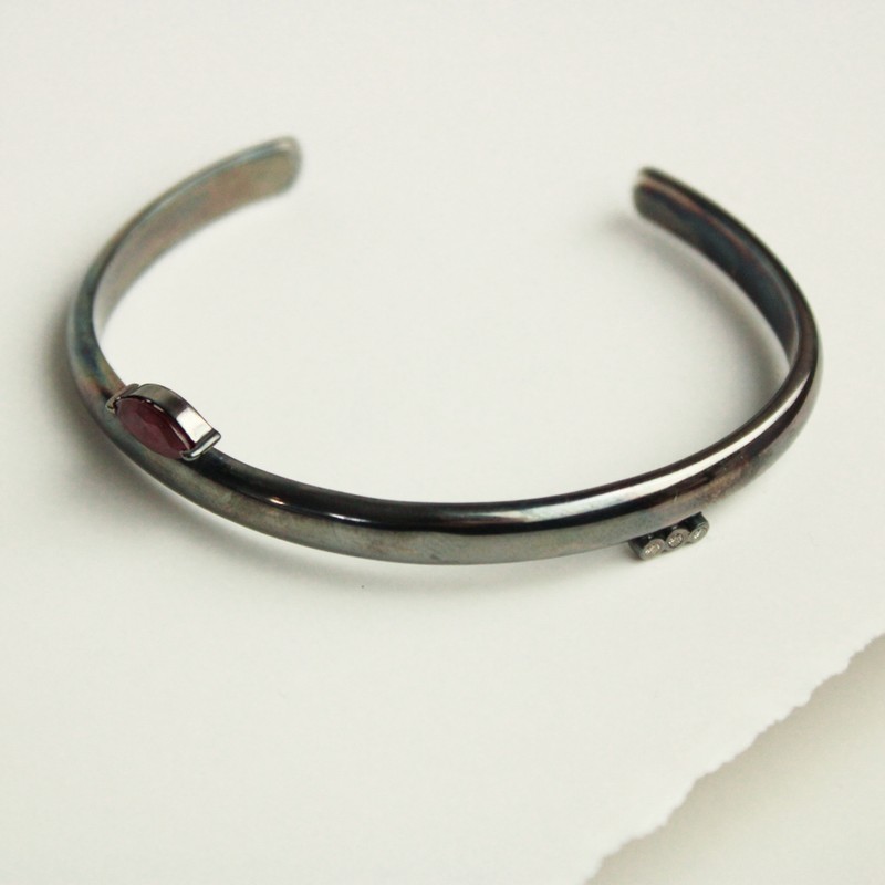 Bracelete Prata Oxidada Rubi