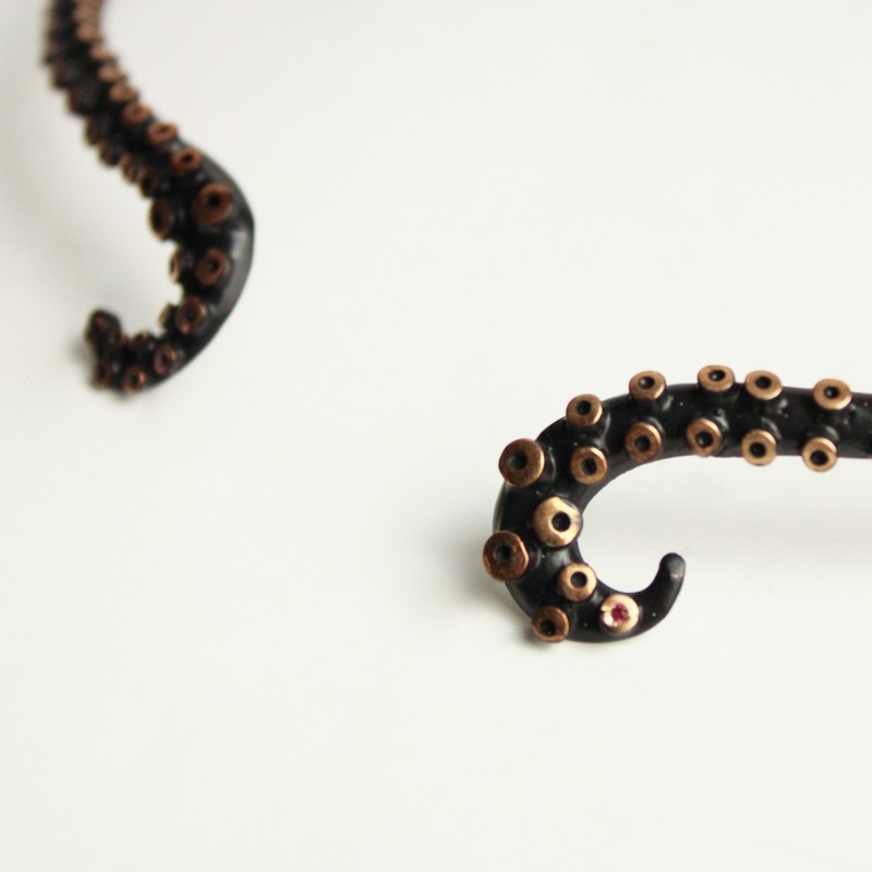 Colar Mini Octopus Cobre com Banho Negro