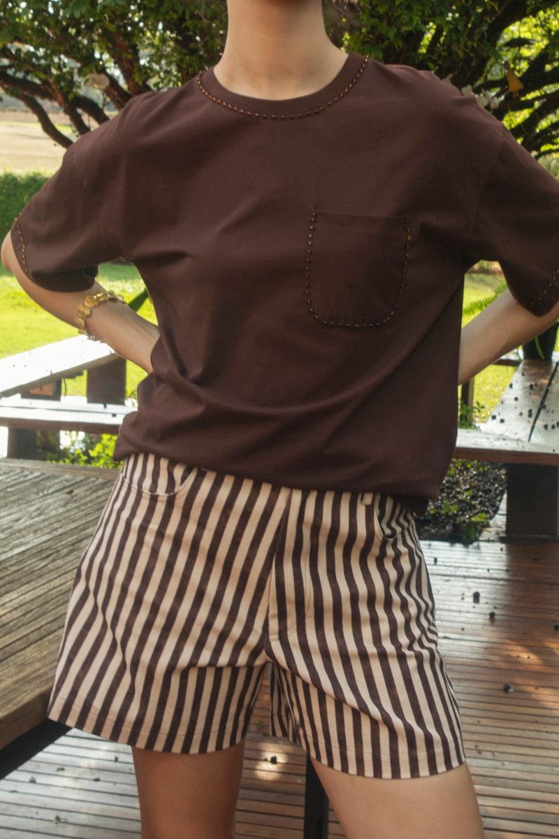 shorts stripes marrom