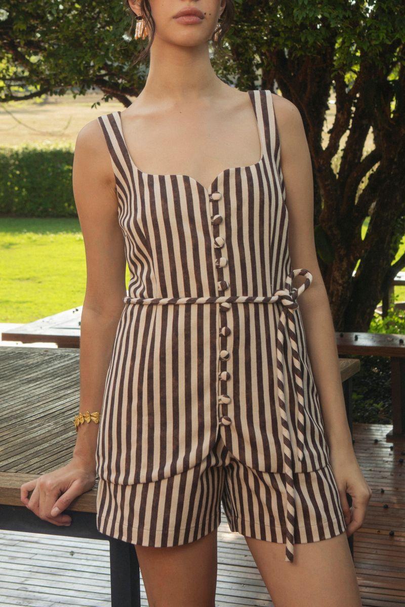 shorts stripes marrom