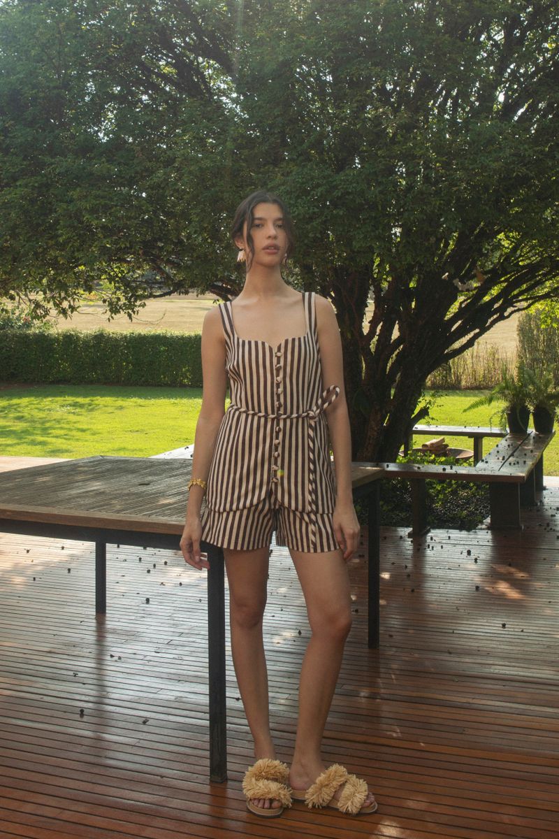 shorts stripes marrom