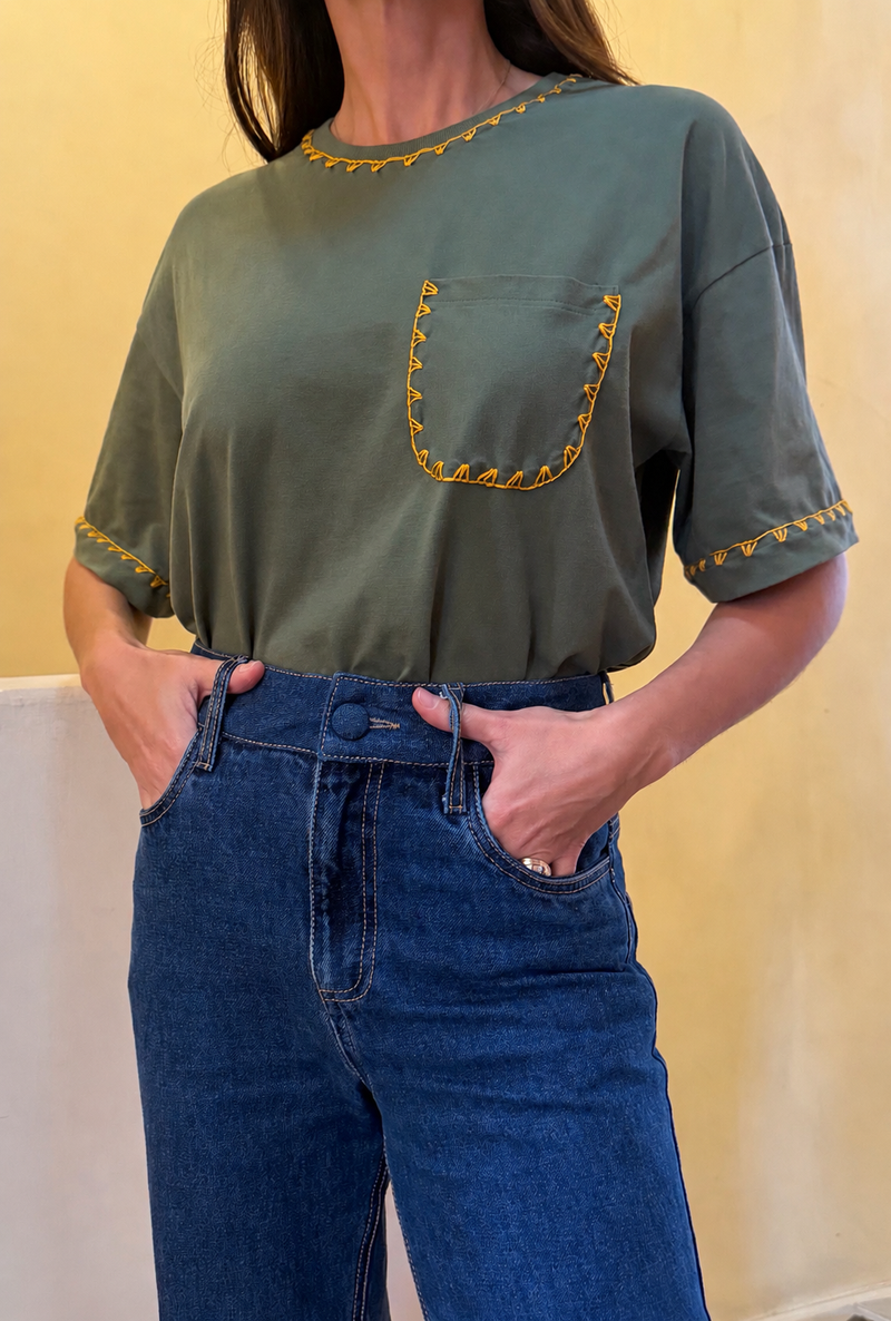 camiseta bordada verde