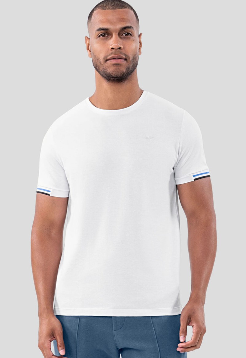 Camiseta masculina em malha piquet com retilínea Hangar 33 | Branco
