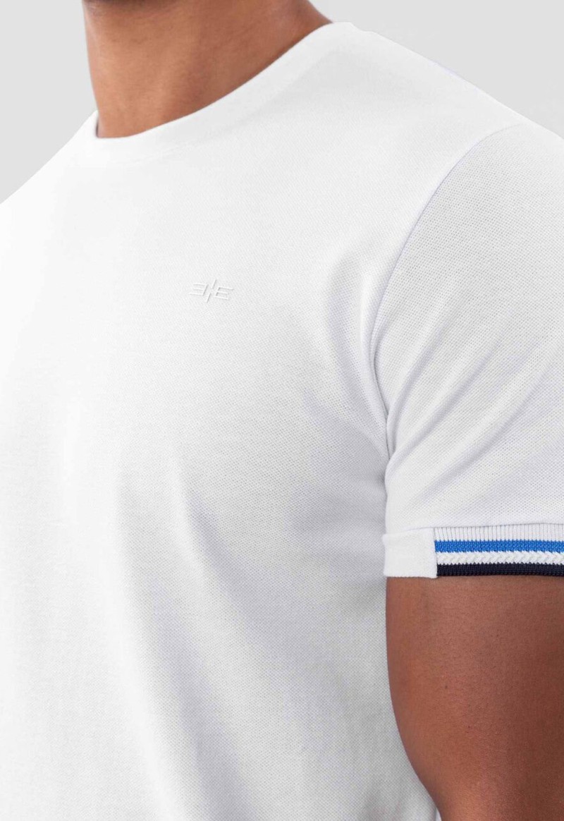 Camiseta masculina em malha piquet com retilínea Hangar 33 | Branco