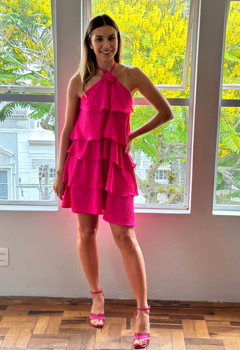 Vestido curto frente única detalhe flor babados Fernanda | Pink 