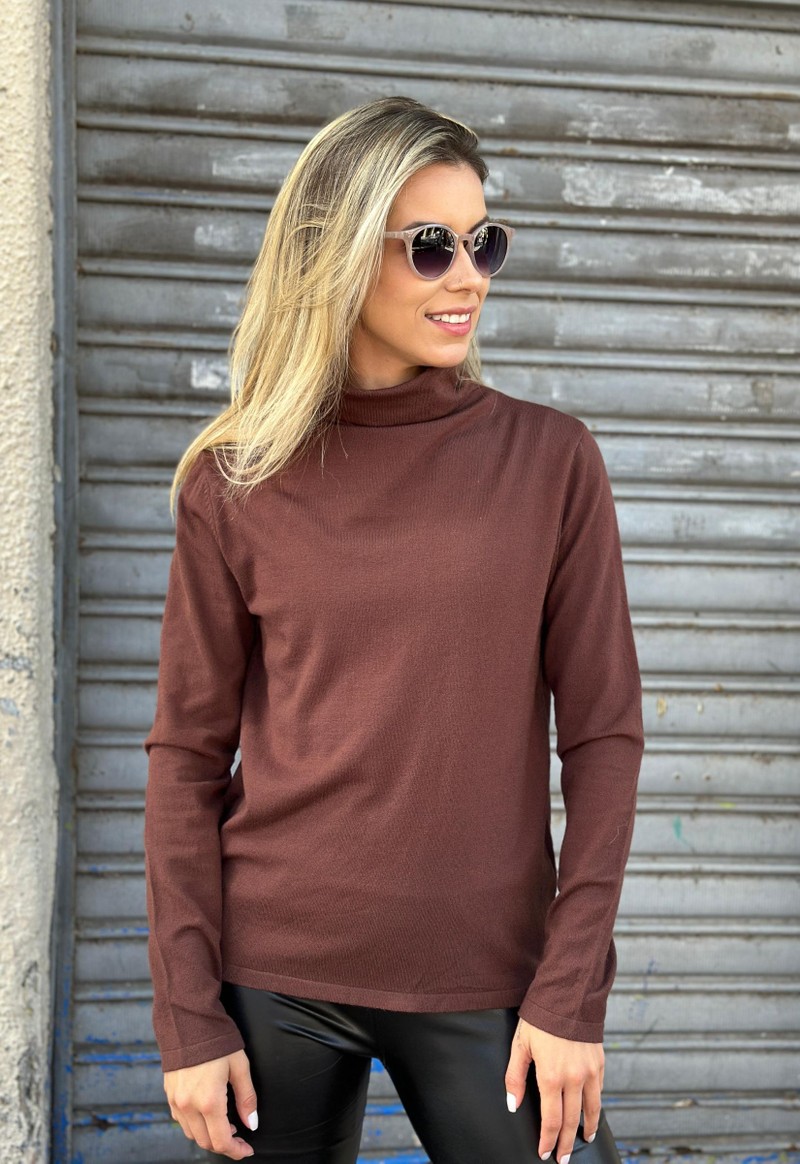 Blusa tricot básica gola alta The Style Box | Marrom 