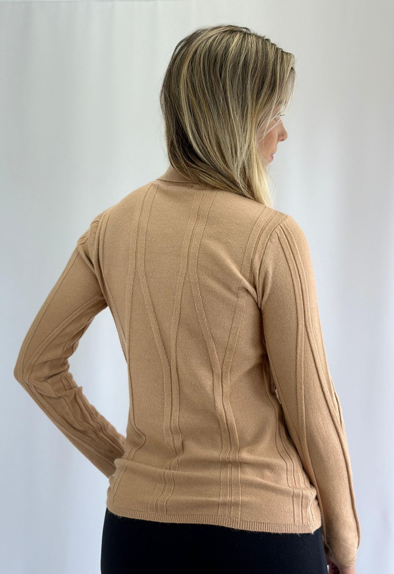 Blusa tricot frente trabalhada alto relevo Facinelli | Caramelo 