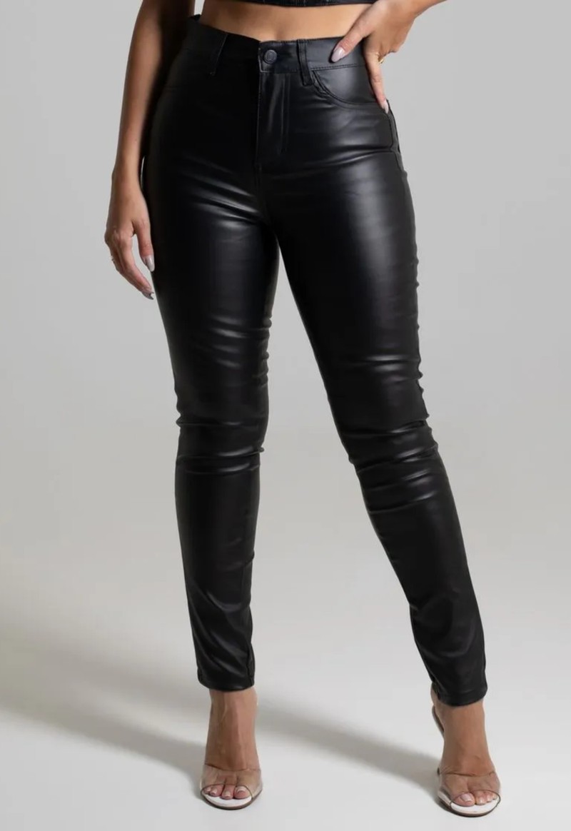 Calça feminina cigarrete resinada Sawary | Preto