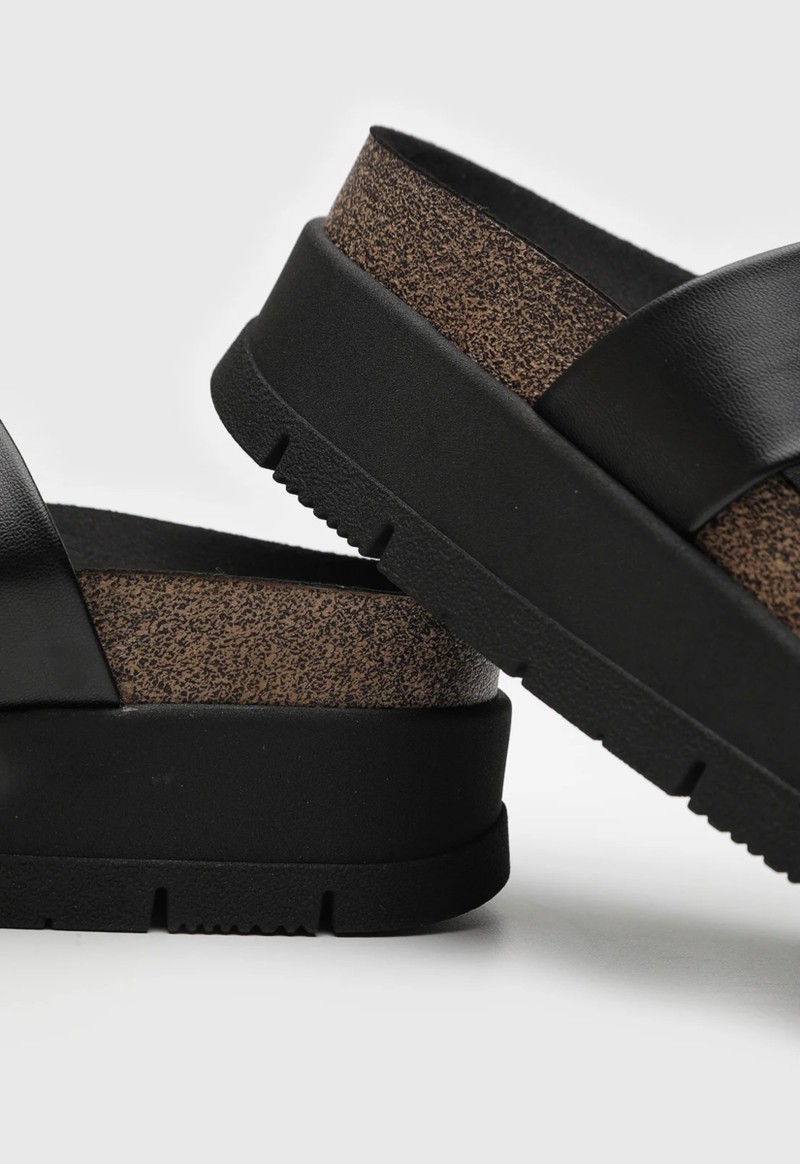 Sandália feminina slide flatform com tiras Moleca | Preto