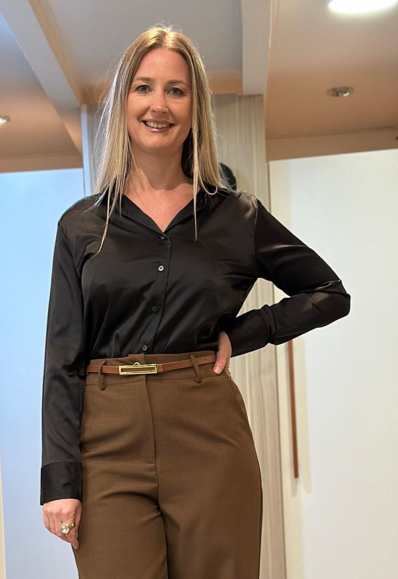 Camisa de cetim Aishty | Preto