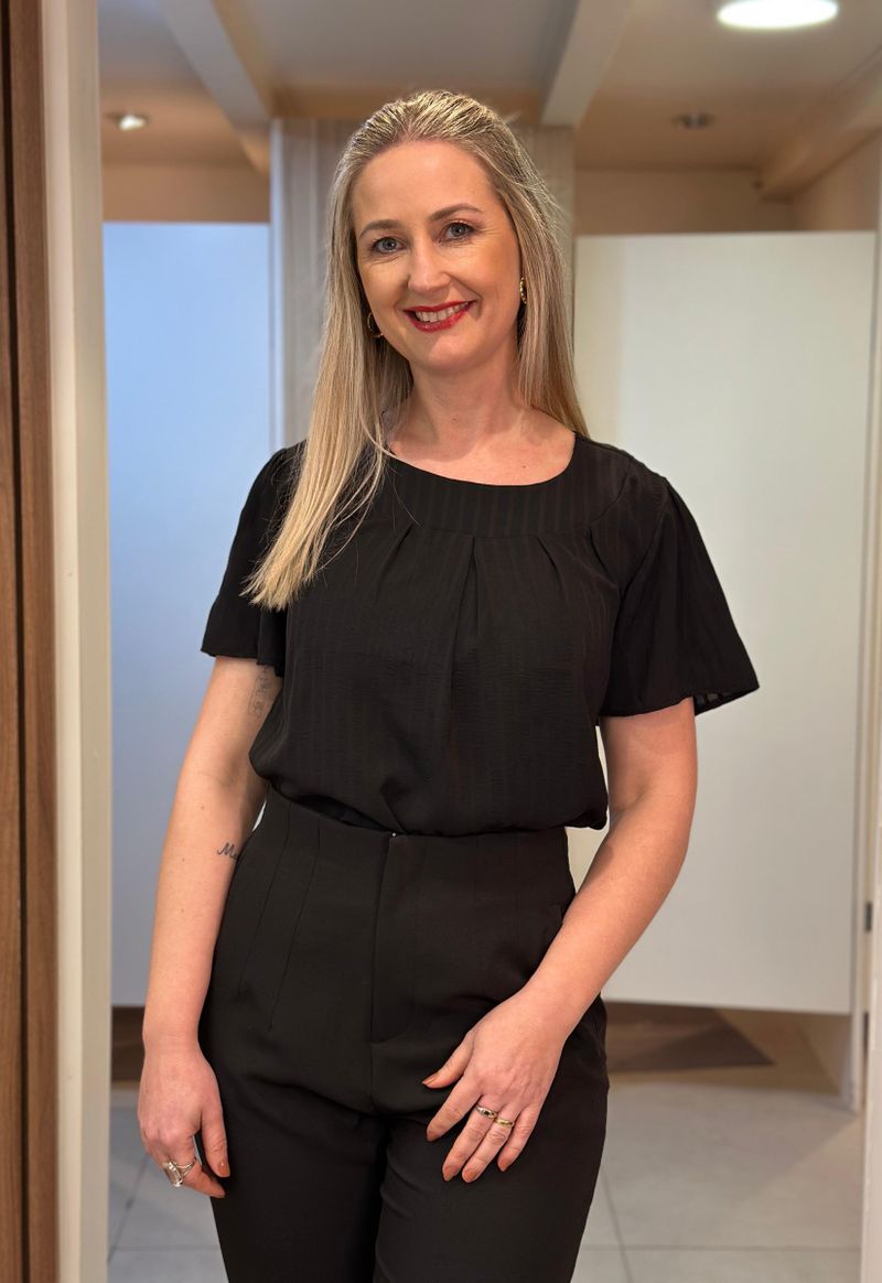 Blusa manga curta Eduarda Aishty | Preto