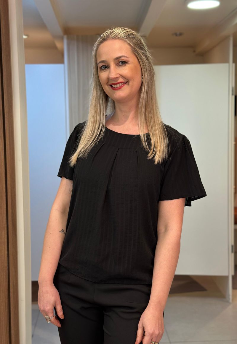 Blusa manga curta Eduarda Aishty | Preto