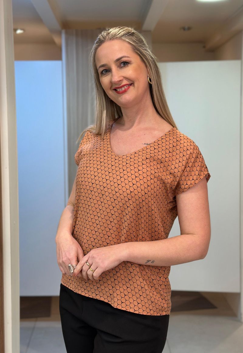 Blusa manga curta estampada Berry & Co Aishty | Caramelo