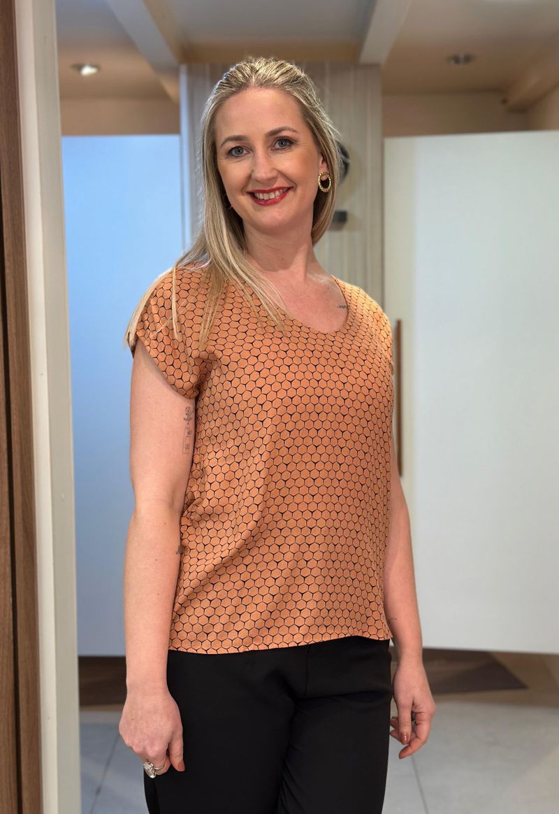 Blusa manga curta estampada Berry & Co Aishty | Caramelo
