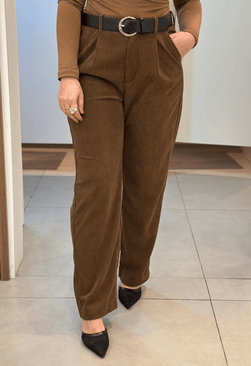 Calça feminina veludo cotele bolso faca  Facinelli | Marrom