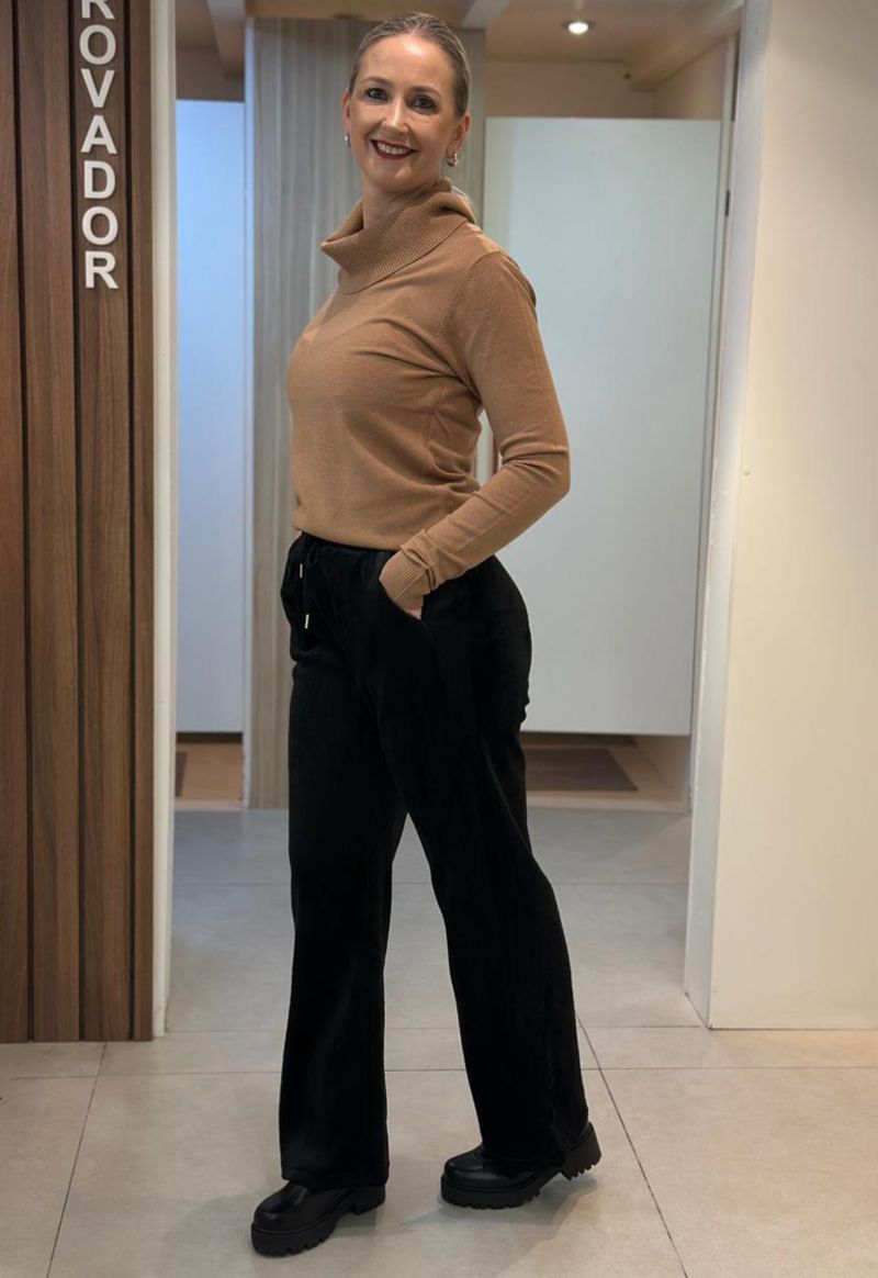 Calça Feminina Veludo Cotele Reta  Facinelli | Preto