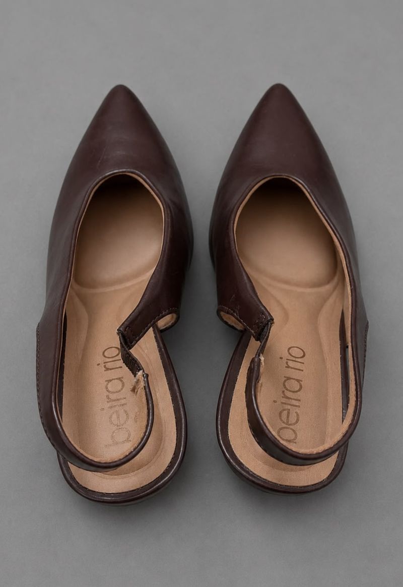 Scarpin slingback salto agulha Beira rio | cacau