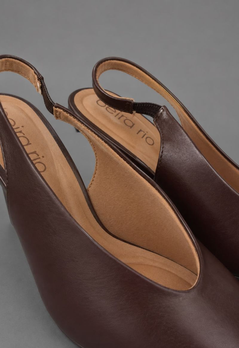 Scarpin slingback salto agulha Beira rio | cacau