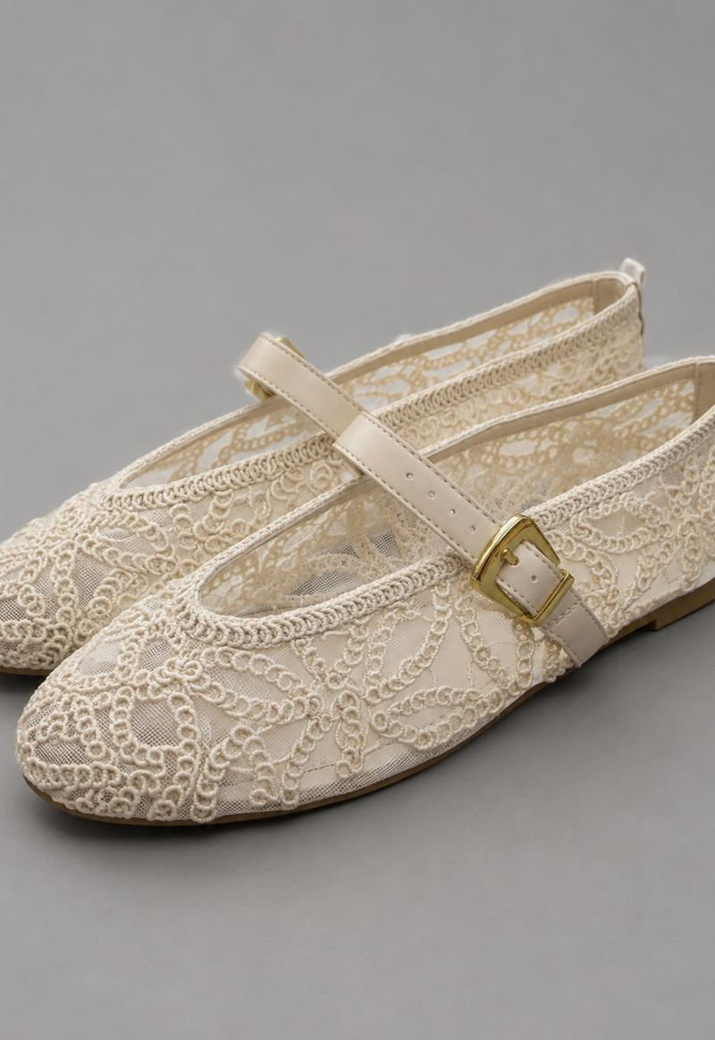 Sapatilha bordada em renda Vizzano | off white