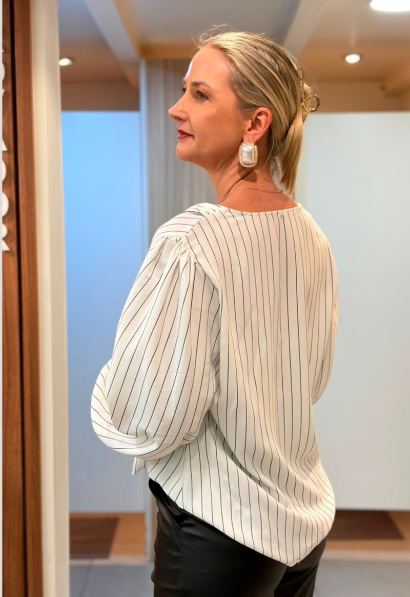 Blusa listrada decote v com gravata Byby | branco