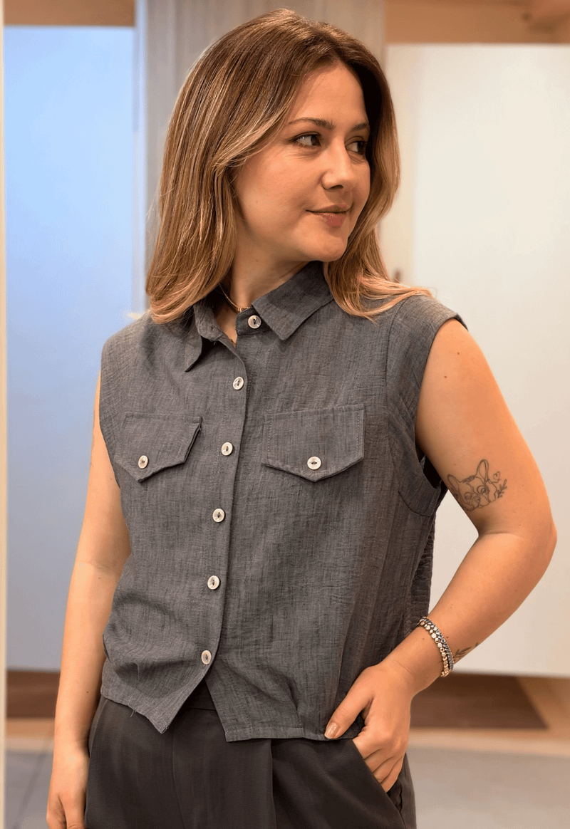 Camisa sem manga com bolsos frontais 210253 Facinelli | grafite