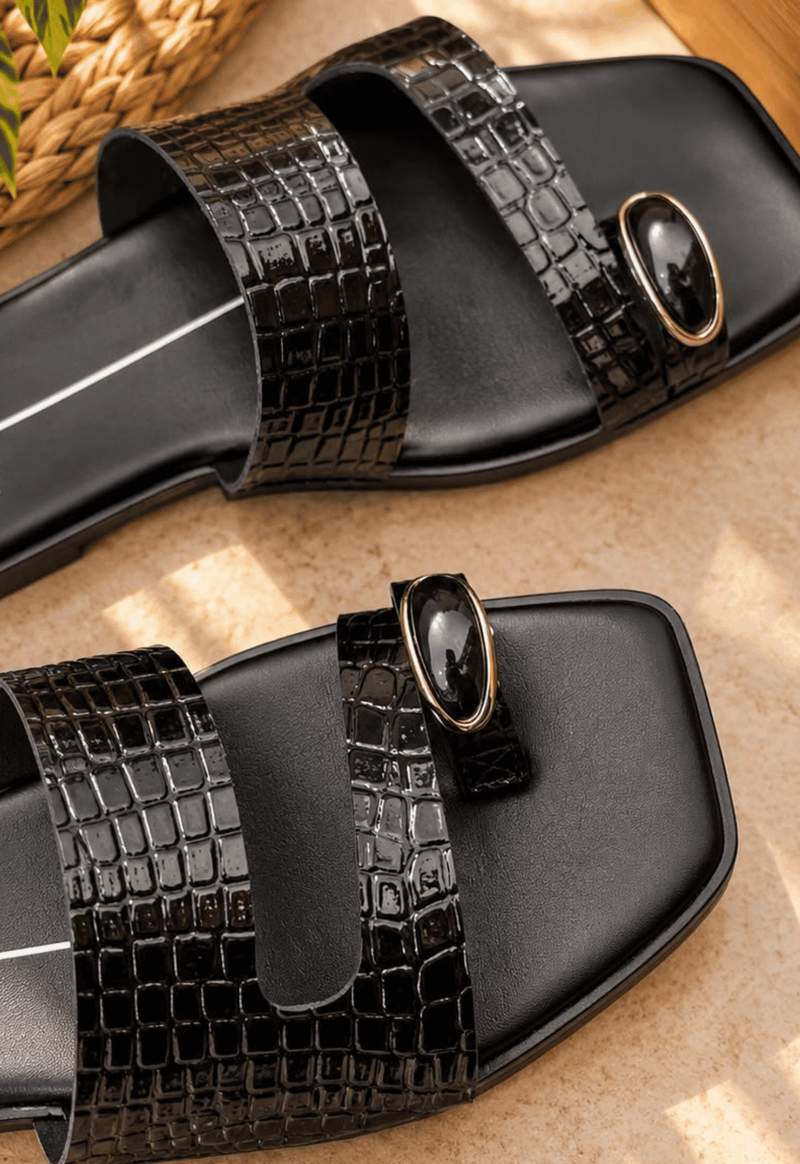 Rasteira verniz croco Moleca  | preto