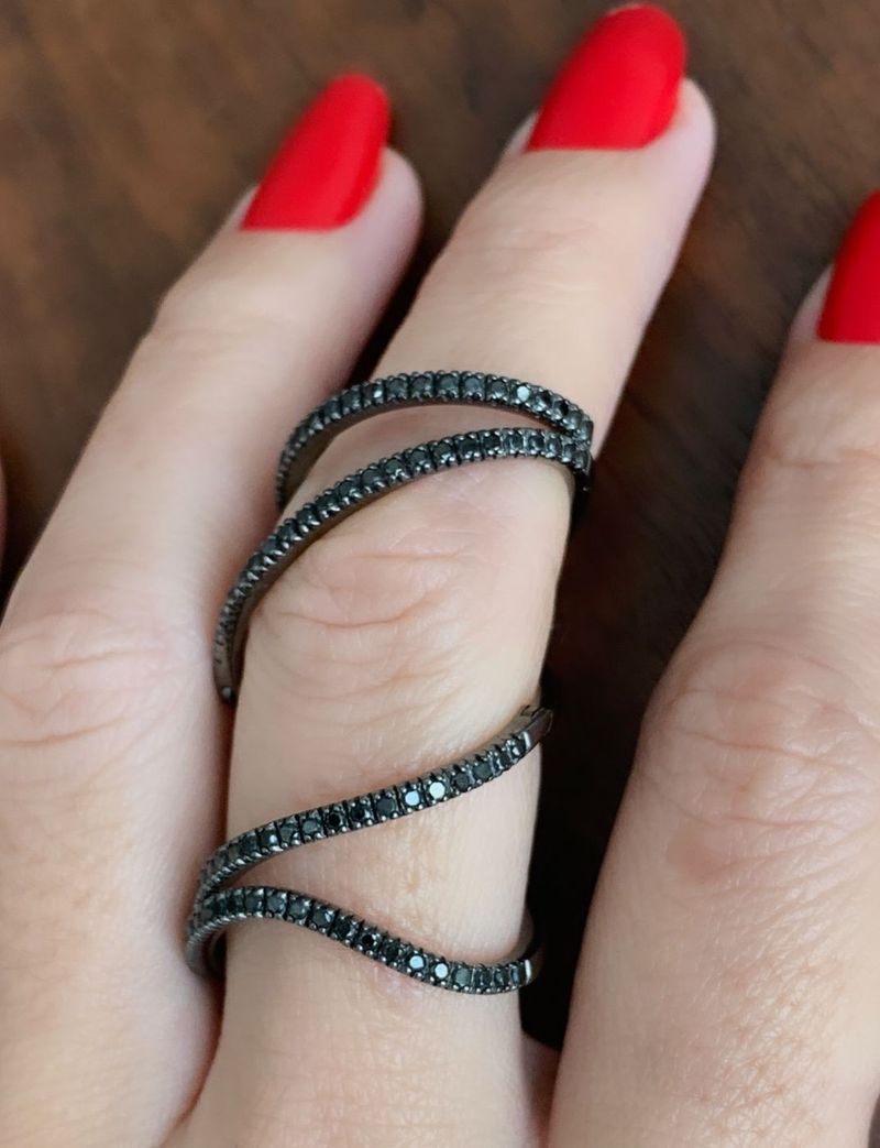 Anel Aros Articulados com Diamante Negro em Ouro Branco 18k  Banho de Ródio Negro