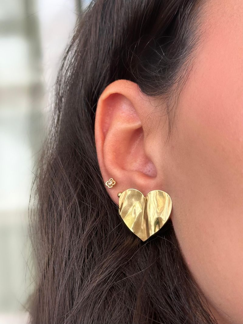 Brinco Texturizado Coração Ouro Amarelo
