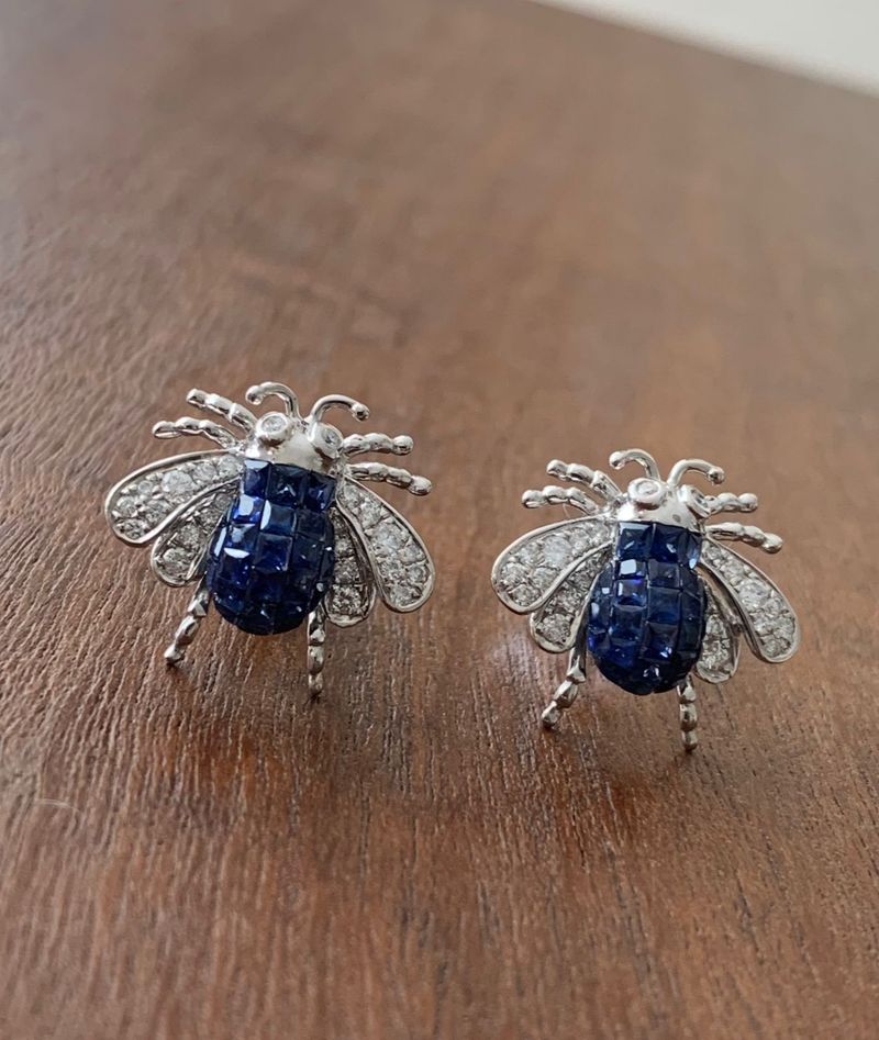 Brinco Abelha Safira Azul e Diamante