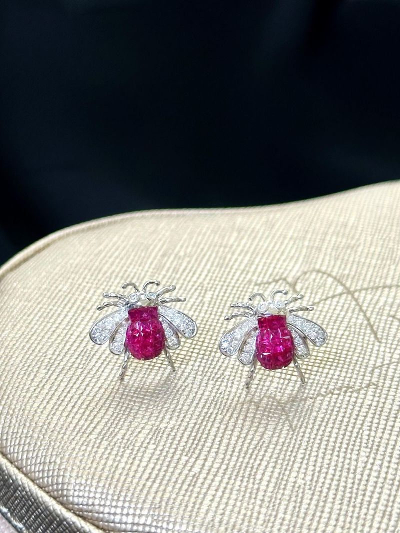 Brinco Abelha Rubi e Diamante