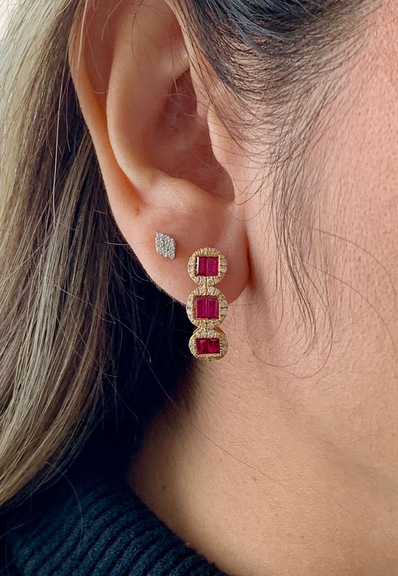 Meia Argola Rubi e Diamantes Ouro Amarelo