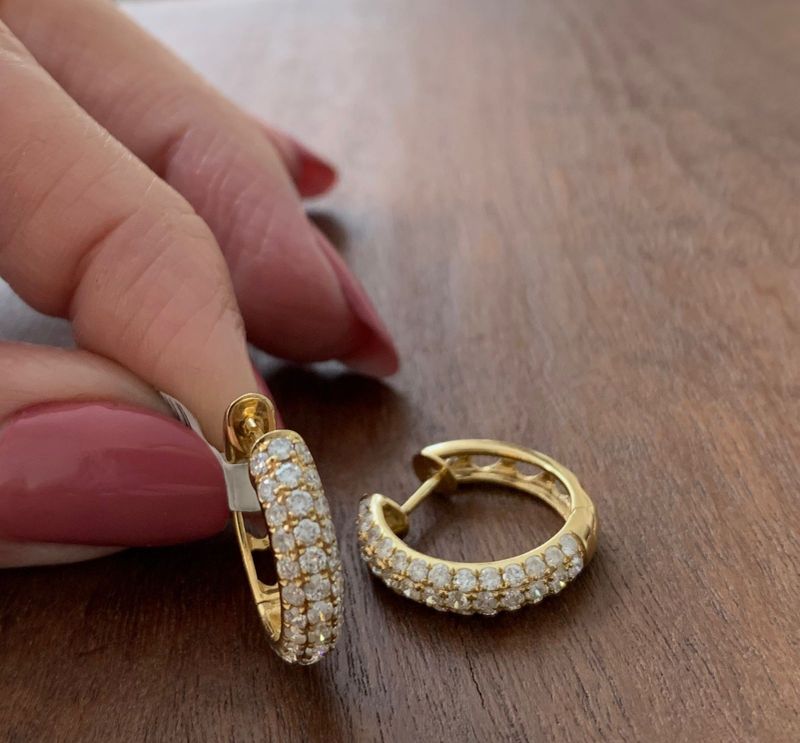 Argola Pavê Diamantes Ouro Amarelo   18k.