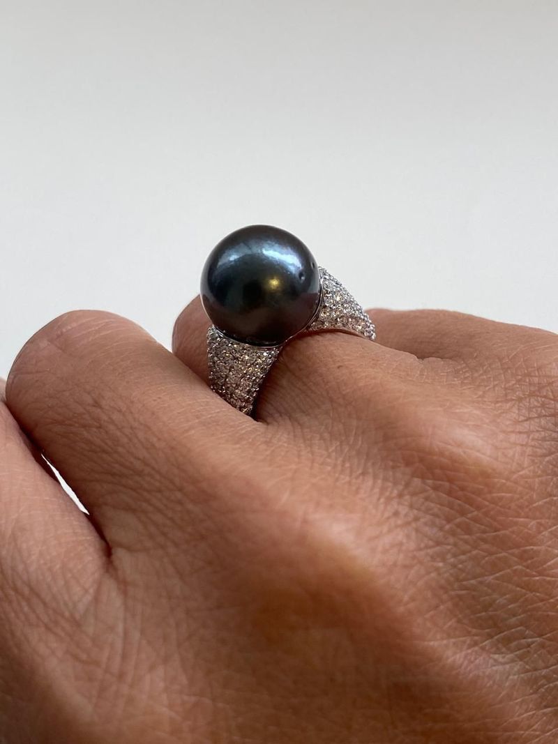Anel Pérola Negra e Diamantes Ouro Branco