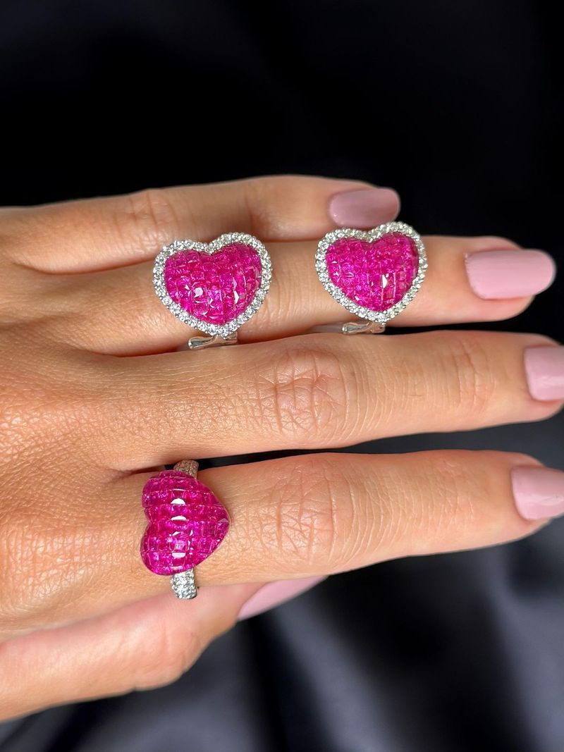 Anel Coração Rubi e Diamantes Ouro Branco.