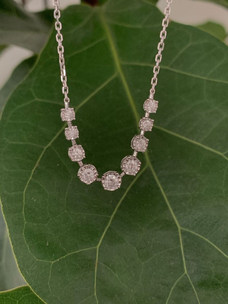 Colar Meia Riviera de Diamante Ouro Branco.