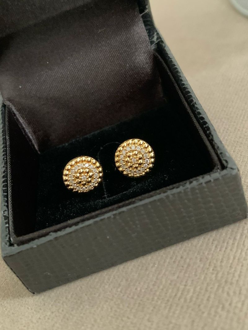 Brinco Redondo Bolinhas e Diamante Ouro Amarelo .