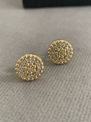 Brinco Redondo Bolinhas e Diamante Ouro Amarelo .