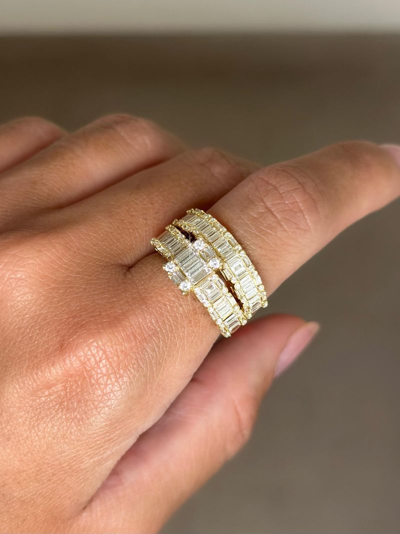 Anel Solitário  e Meia Aliança de Diamantes Ouro Amarelo.
