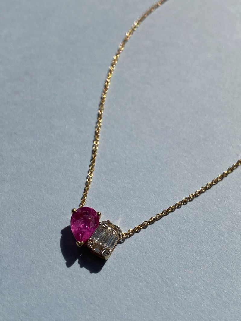 Colar Gota Rubi e Diamante Ouro Amarelo.
