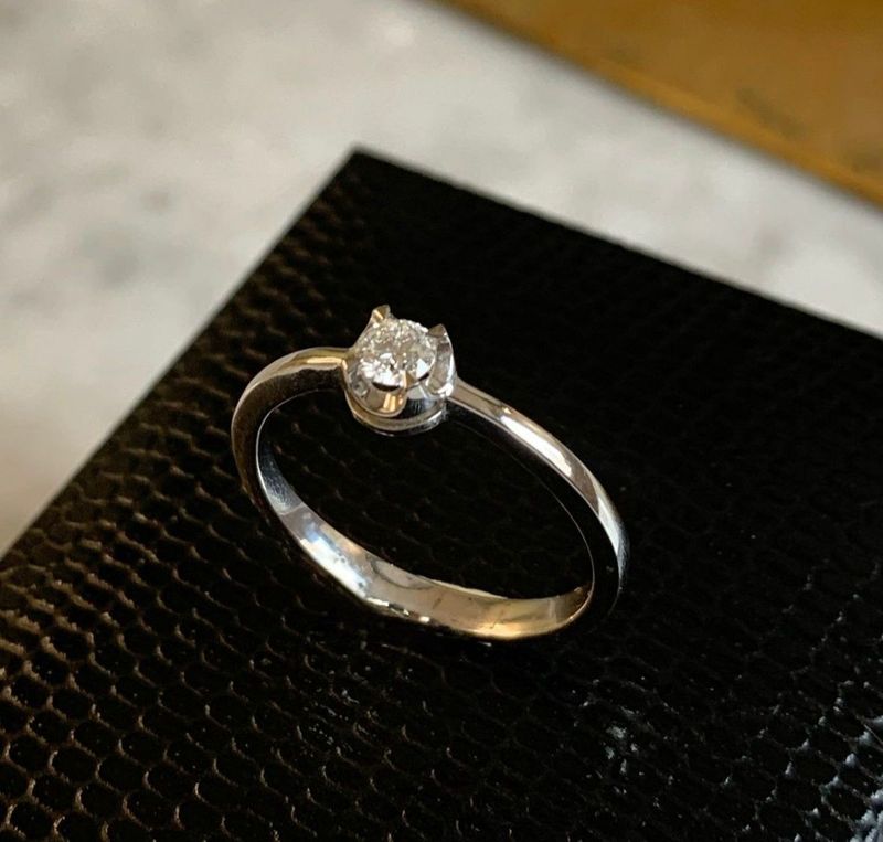 Anel Solitário Diamante 18 Pontos Ouro Branco.