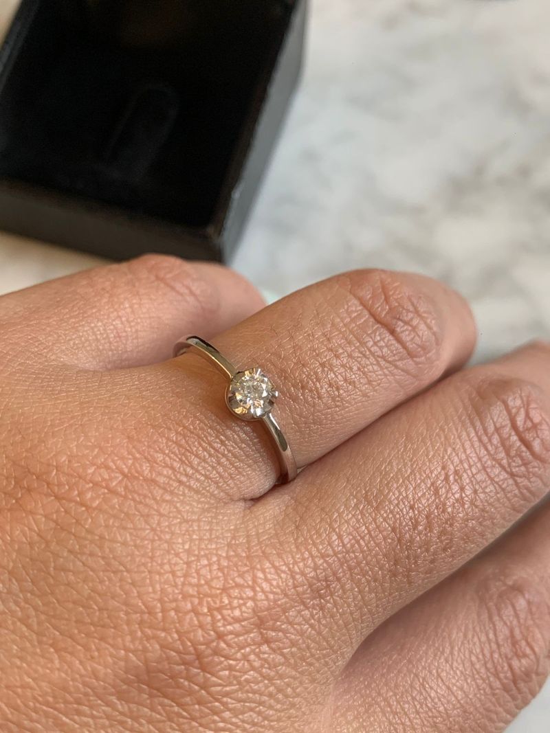 Anel Solitário Diamante 18 Pontos Ouro Branco.